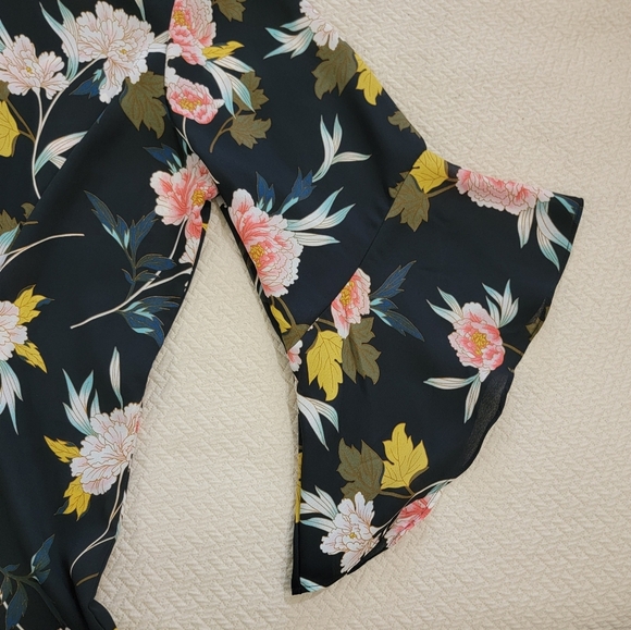 C est. 1946 Floral Black Blouse With Statement Sleeves Size 18 / 20 Ruffle - Picture 3 of 15